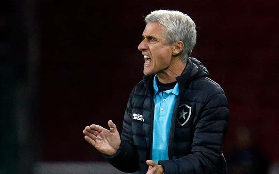 Castro analisa empate do Botafogo e diz que time teve dificuldade com altitude contra a LDU