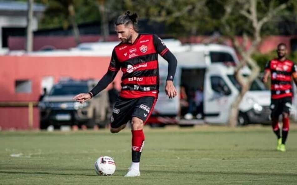 Atacante Léo Gamalho, do Vitória, é diagnosticado com câncer de pele