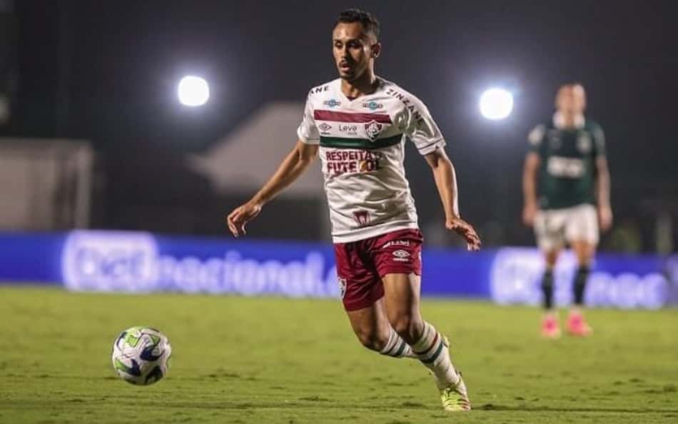 Aniversariante do dia, Lima lamenta tropeço do Fluminense diante do Goiás e faz alerta ao time