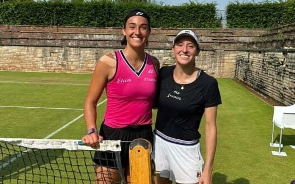 Luisa Stefani comemora vitória em Berlim em retorno à grama