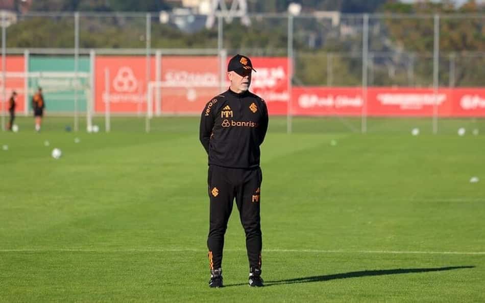 Após empate, Mano Menezes vê Inter 'no caminho para encontrar as soluções'