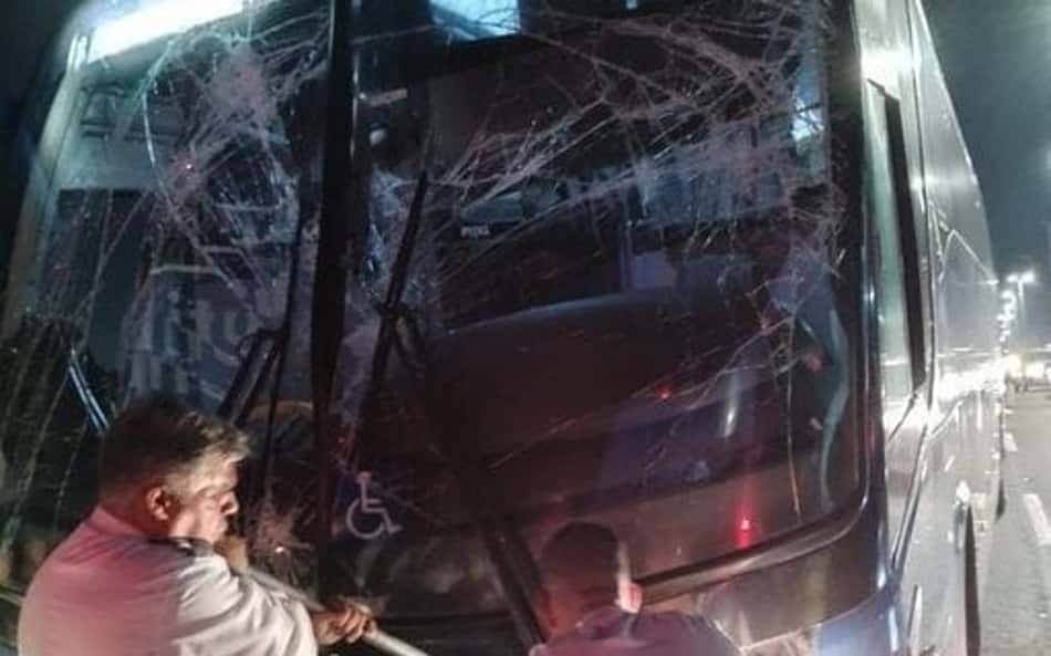 Ônibus do Racing bate a caminho do Maracanã para jogo contra o Flamengo; ninguém ficou ferido