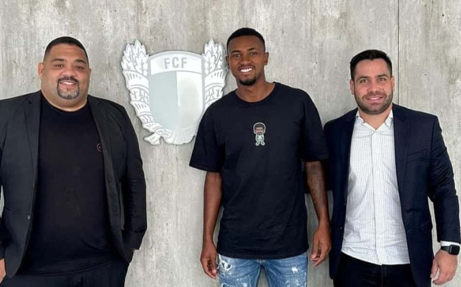 Negociado pelo Flamengo, Otávio celebra acordo com o Famalicão: 'Alegria muito grande'
