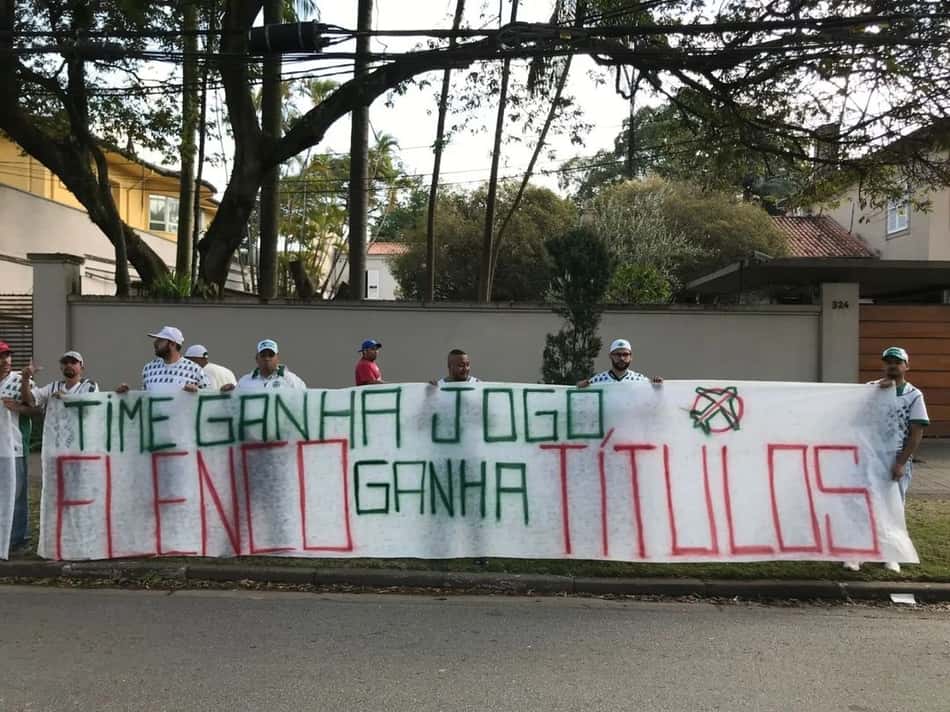 protesto_mancha_palmeiras_sede_crefisa_2