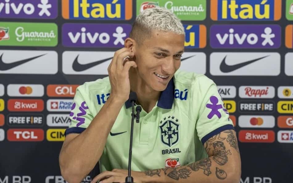 Homem gol? Richarlison é cobrado na web após fala polêmica e gol perdido em amistoso da Seleção