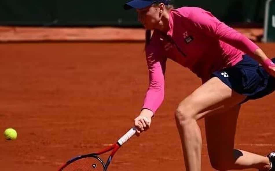 Rybakina mantém embalo e vai à 3ª rodada de Roland Garros