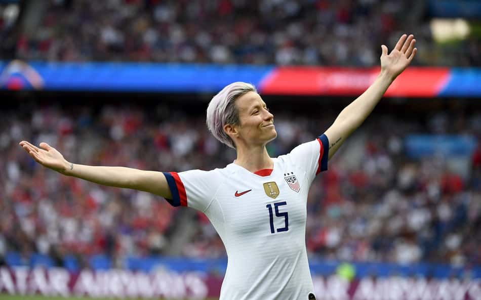 Além das quatro linhas: o legado de Megan Rapinoe para o futebol feminino e causas sociais