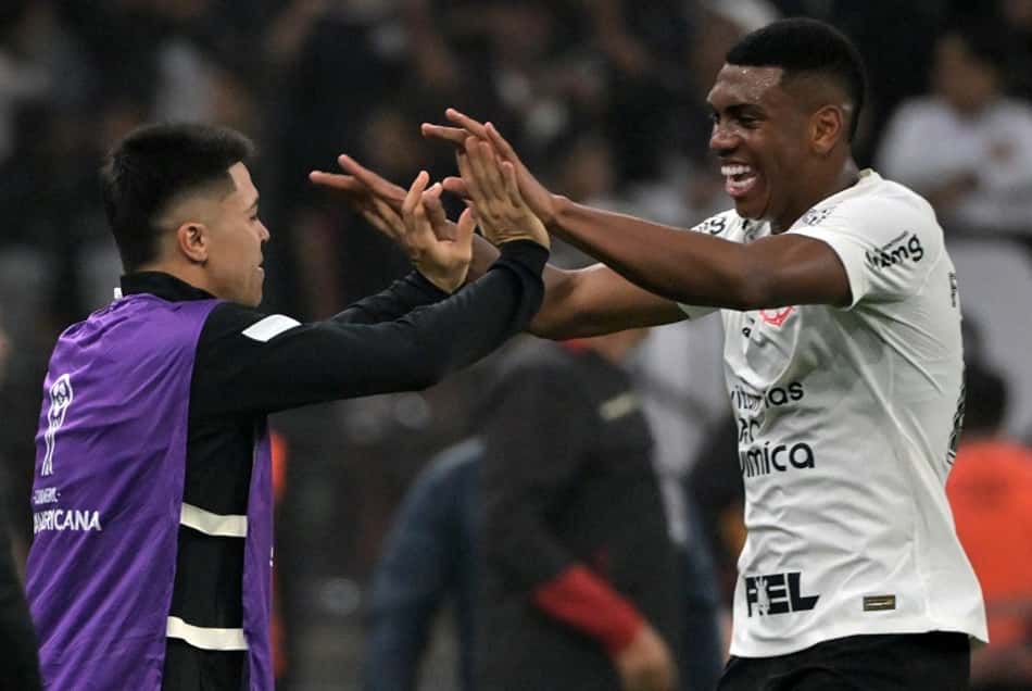 CORINTHIANS-UNIVERSITARIO - Felipe Augusto