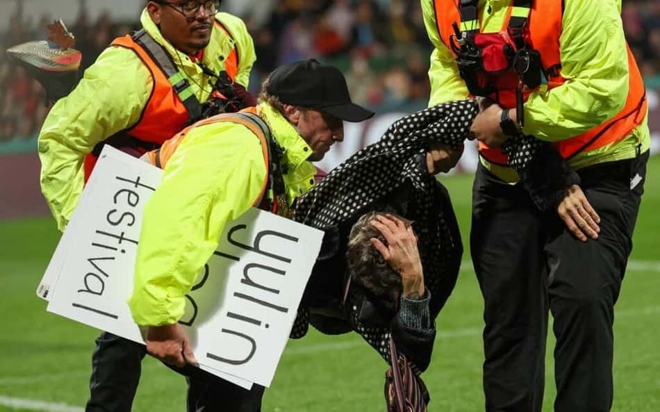Copa do Mundo Feminina: vitória da Dinamarca é marcada por protesto contra festival chinês que maltrata animais