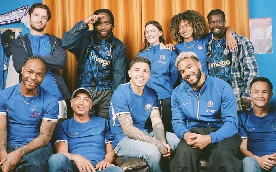 Sem patrocínio máster, Chelsea lança novo uniforme inspirado na temporada 1997/98