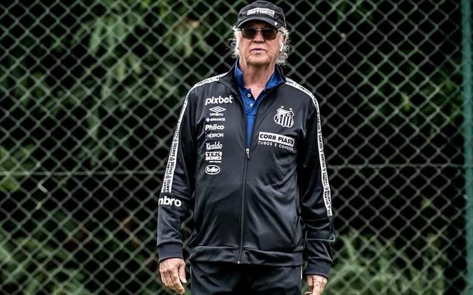 Santos corre antes do fechamento da janela, mas Falcão não garante novos reforços