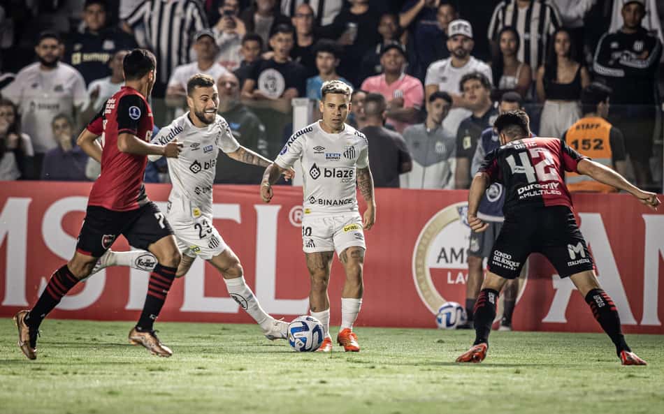 Newell's é punido por caso de racismo em jogo contra o Santos