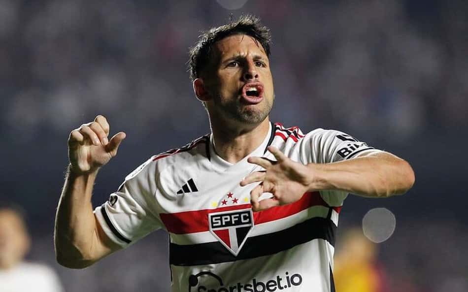 'Toca no Calleri': atacante do São Paulo marca duas vezes em goleada e vira 'febre' na web