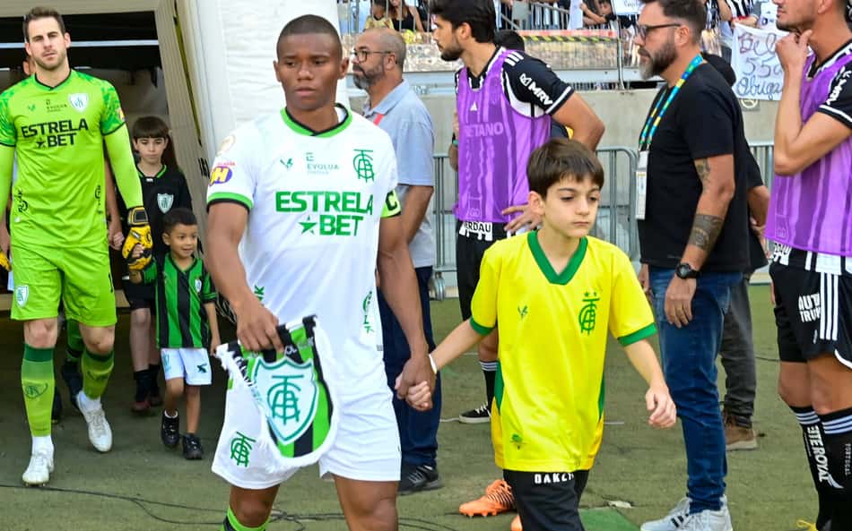 Juninho vibra com poder de reação do América-MG em clássico, mas pondera: 'A nossa situação não nos permite comemorar'