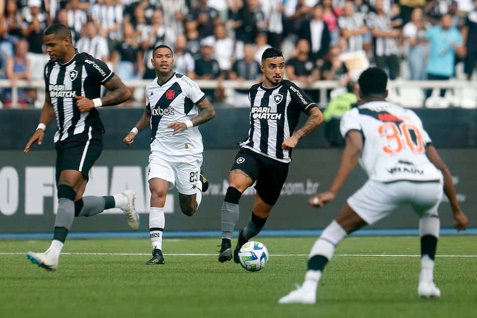 Botafogo divulga boletim médico de Rafael; situação do lateral preocupa