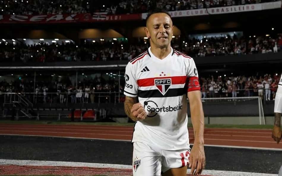 Gol, assistências e espírito de líder: Rafinha assume papel de protagonista no São Paulo de Dorival Junior