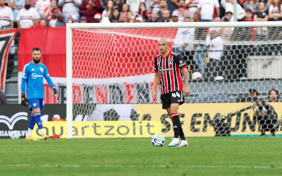 Destaque em Bragança, Matheus Belém tem futuro indefinido no São Paulo