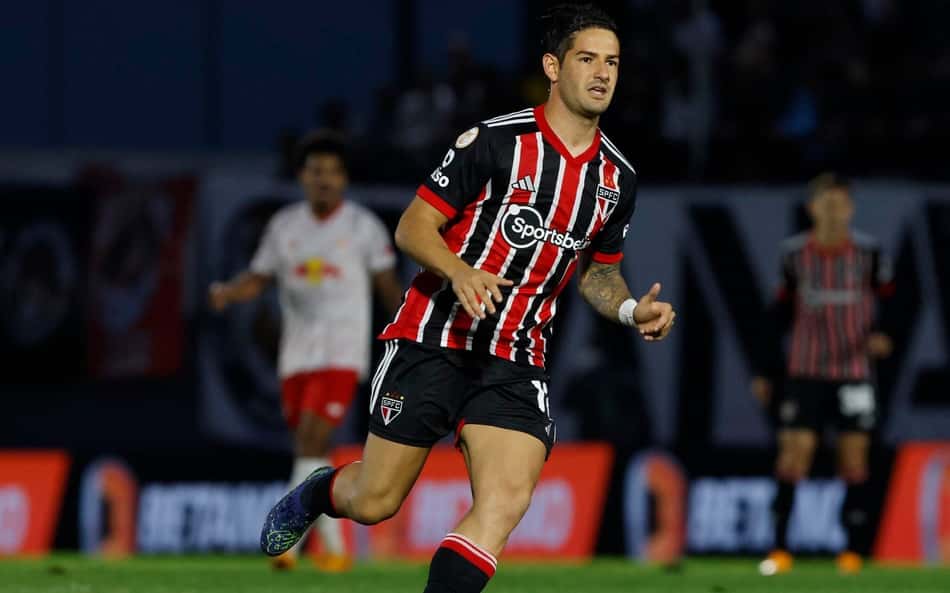 !Do choro à felicidade! Após um ano, Pato volta a jogar e vira 'líder' no São Paulo