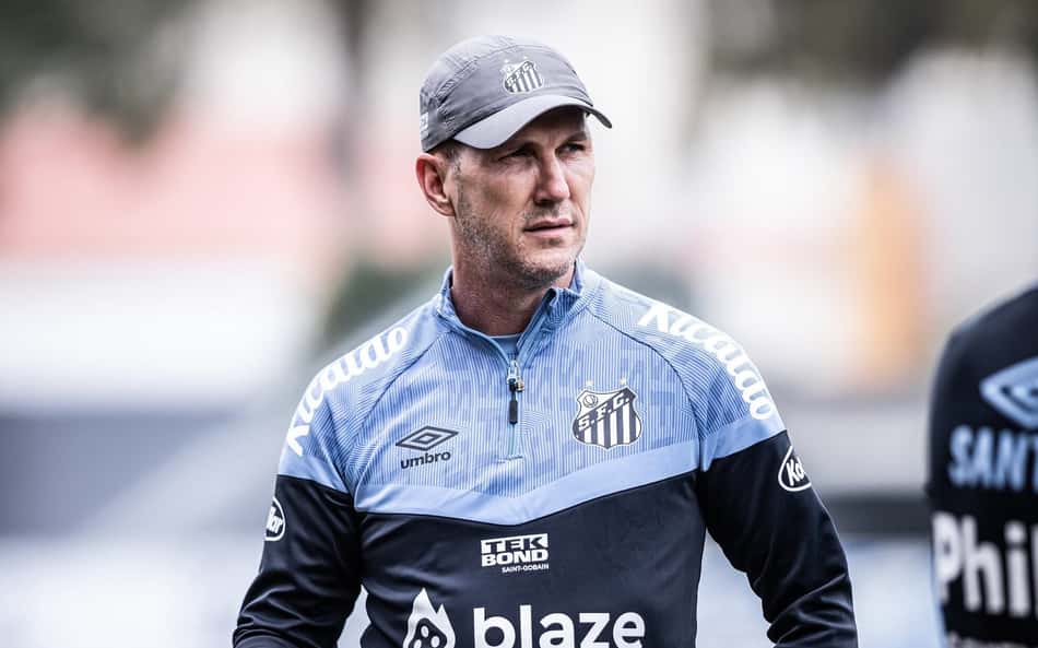Paulo Turra procura 'fórmula ideal' para melhorar defesa do Santos