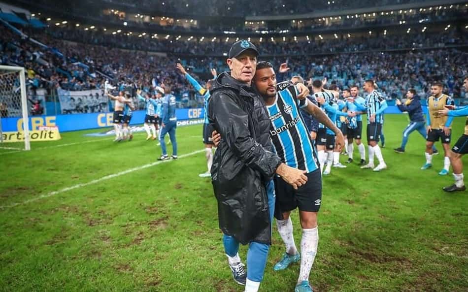 VÍDEO: Renato afirma que Grêmio precisa se reforçar e volta a citar nome de Luan