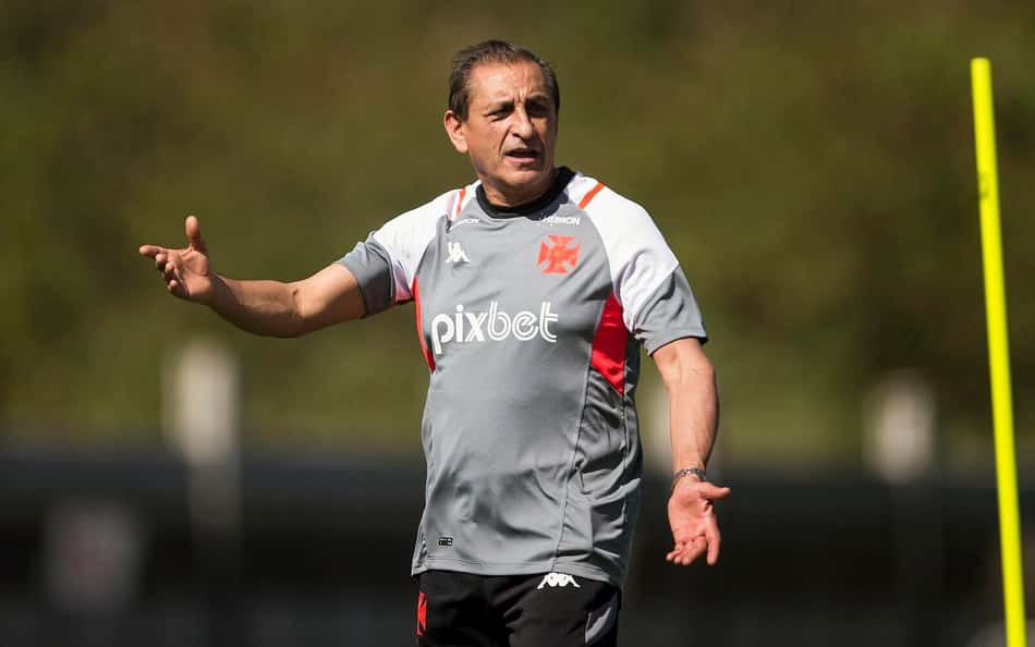 Ramón Díaz é registrado no BID e pode estrear no comando do Vasco contra o Athletico-PR