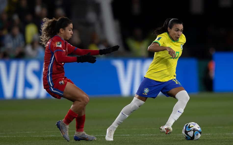 Marta entra em campo em sua sexta Copa do Mundo Feminina e se emociona durante hino: 'É tudo diferente da primeira vez'