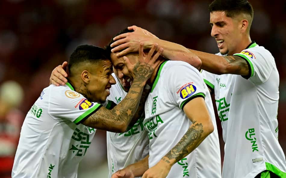 Satisfeito com o empate do América-MG com o Flamengo, Felipe Azevedo diz que o time tem de agradecer pelo ponto