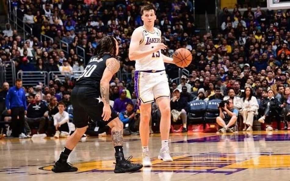 Austin Reaves revela conversas com outros times antes de renovar com o Lakers