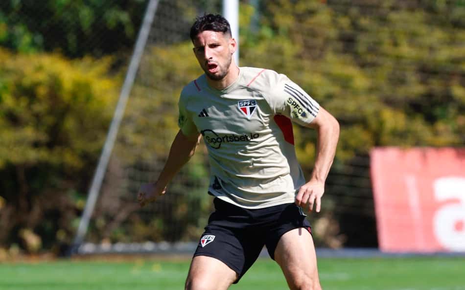 São Paulo fecha preparação e deve ter mudança no meio-campo contra o Palmeiras