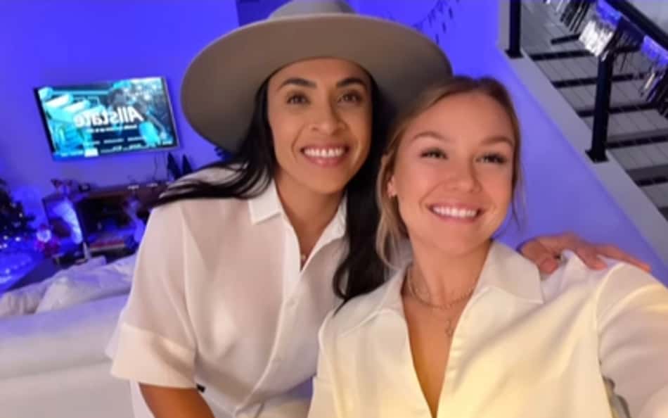 Marta faz homenagem à namorada em dia do aniversário: 'Sorriso mais lindo'