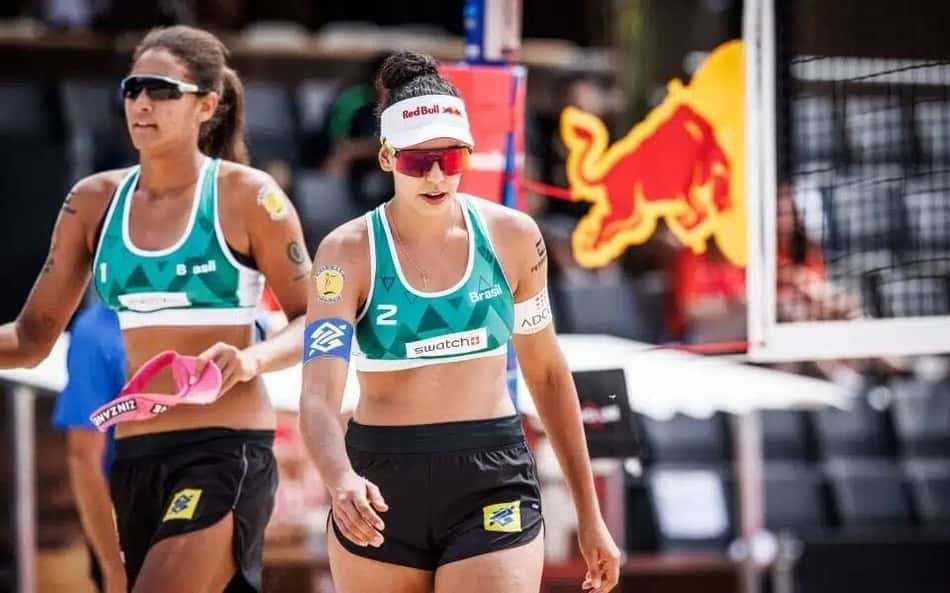 Líderes do ranking mundial, Duda e Ana Patrícia passam pela fase de grupos em Gstaad