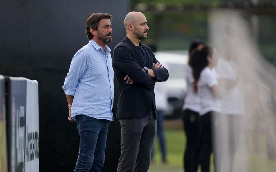 O Corinthians vai contratar? Entenda a dificuldade do clube em buscar reforços