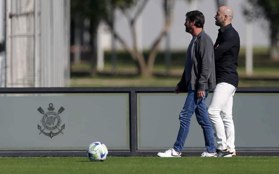 Corinthians quita primeira parcela na CNRD e fica livre para registrar reforços