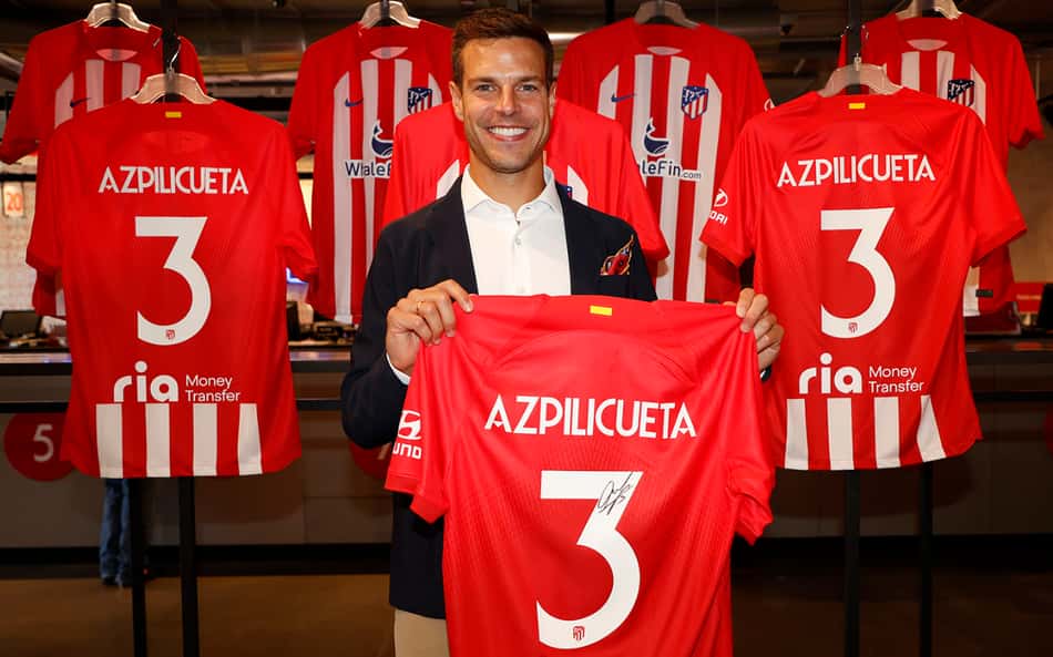 Após 11 anos no Chelsea, Azpilicueta retorna à Espanha e se apresenta ao Atlético de Madrid: 'Estou muito feliz'
