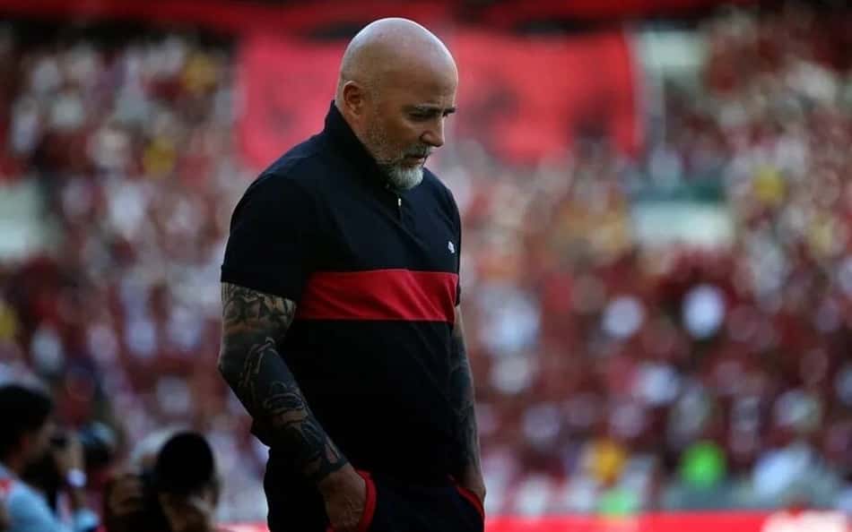 Torcedores cobram postura 'mais dura' de Sampaoli após pronunciamento sobre caso de agressão