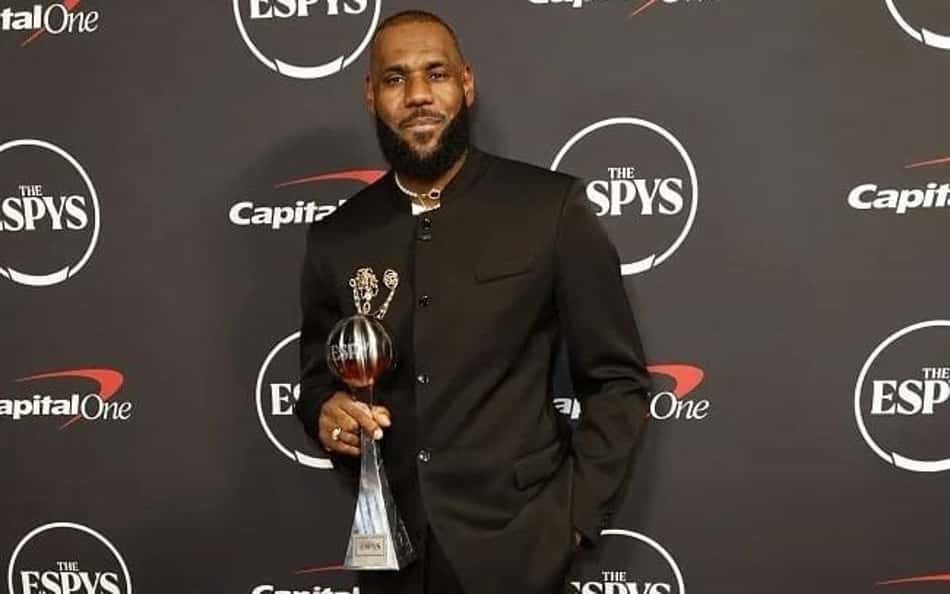LeBron James: "Minha aposentadoria da NBA não será hoje"