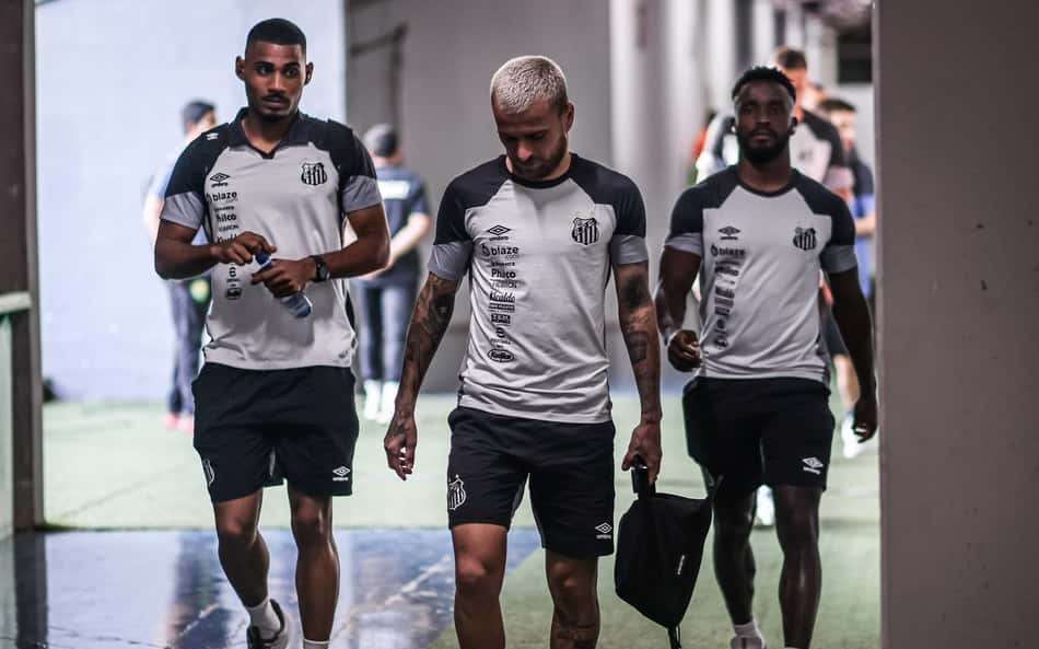 Afastamentos e Lucas Lima 'na reserva': Santos pode acelerar busca por meia na janela
