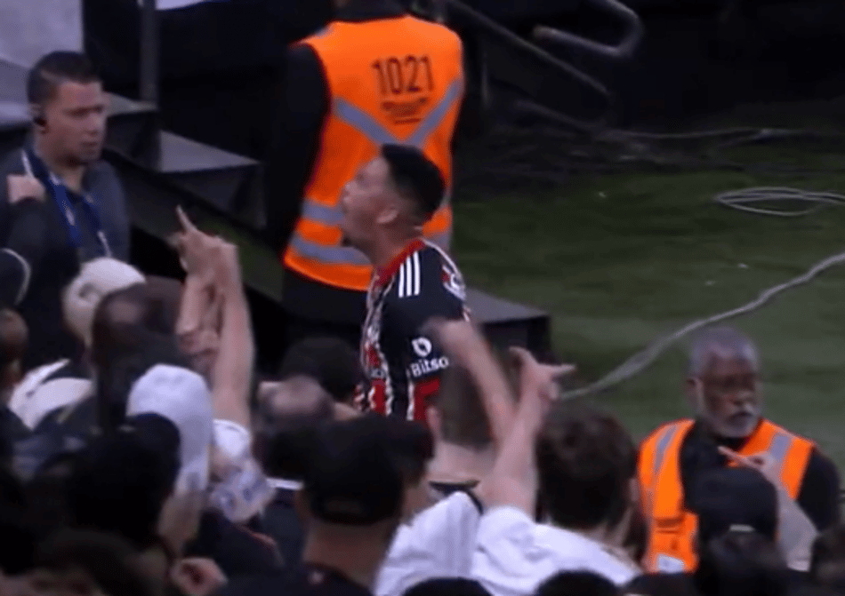 Luciano provoca torcedores do Corinthians, na Neo Química Arena