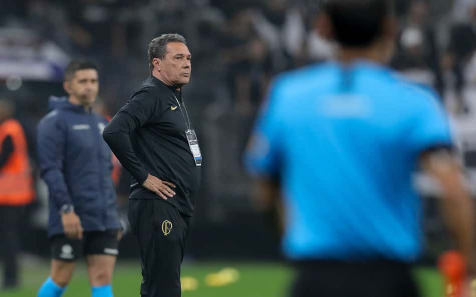 Luxa questiona jogo do Corinthians no Peru em meio a surto de doença: 'Não somos cobaias'