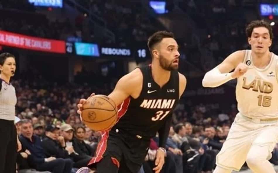 Cavs adquire Max Strus em troca tripla com Heat e Spurs