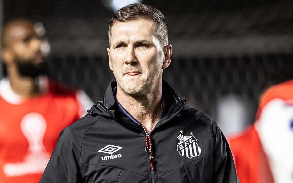 Turra pede desculpas aos torcedores do Santos após derrota e promete 'dar a volta' com clube