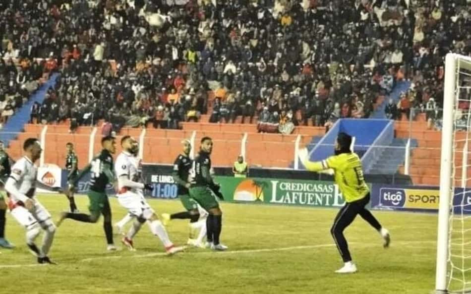 Campeonato Boliviano: Nacional Potosí vence e cola no líder