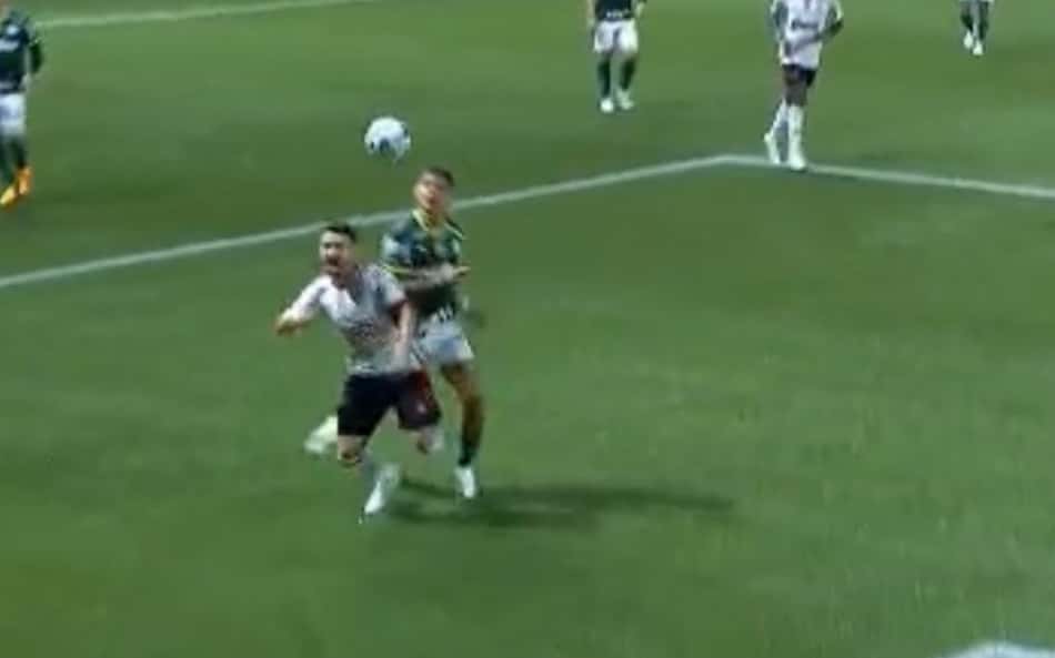 Torcedores-do-Flamengo-reclamam-de-penalti-nao-marcado-Foto-Reproducao-aspect-ratio-512-320