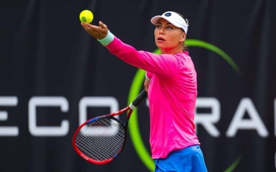 Russa Zvonareva é deportada de aeroporto na Polônia e fica fora de Varsóvia