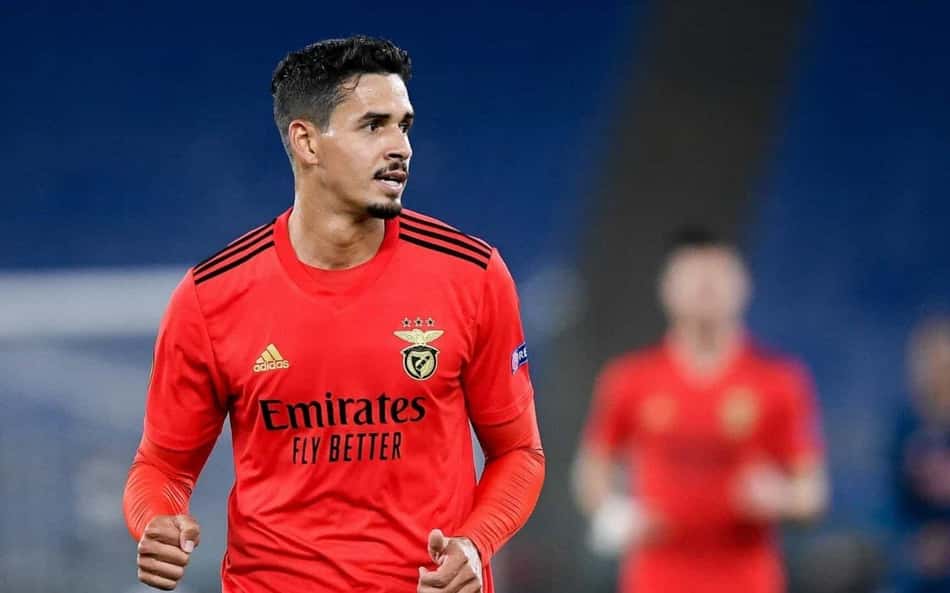 Lucas Veríssimo solta 'Vai, Corinthians' e fala pela primeira vez como jogador do clube