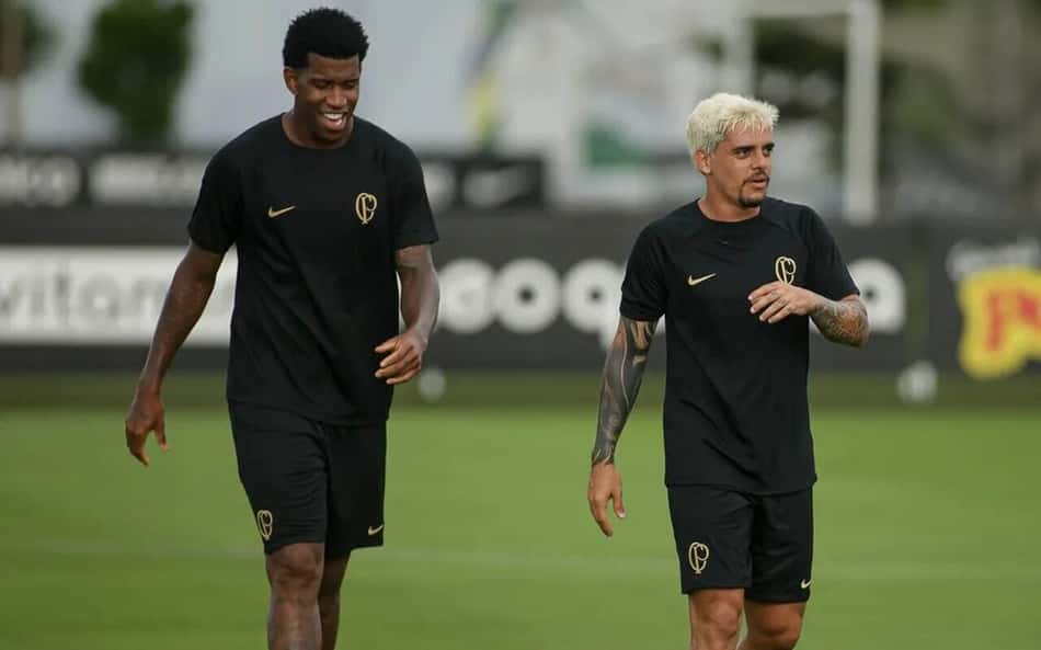 Fagner rebate críticas de Emerson Sheik ao zagueiro Gil, do Corinthians: 'Baita exemplo ele foi'
