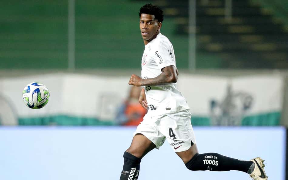 Gil diz que falha de comunicação custou gol que resultou na derrota do Corinthians para o América-MG pela Copa do Brasil