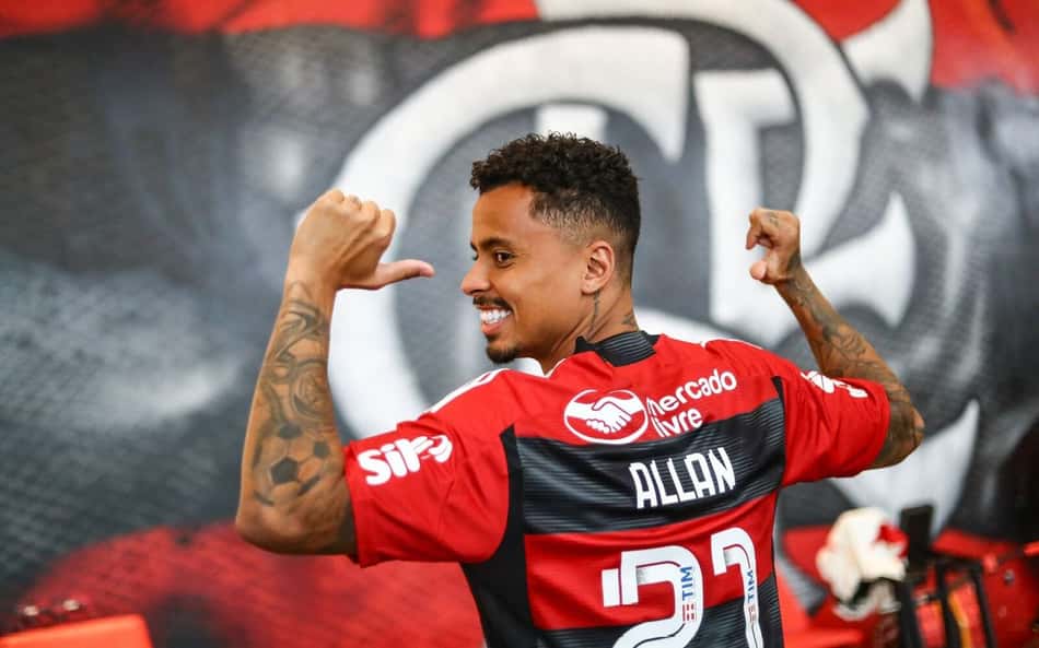 Como joga Allan? Habilidade e versatilidade credenciam volante à titularidade no Flamengo