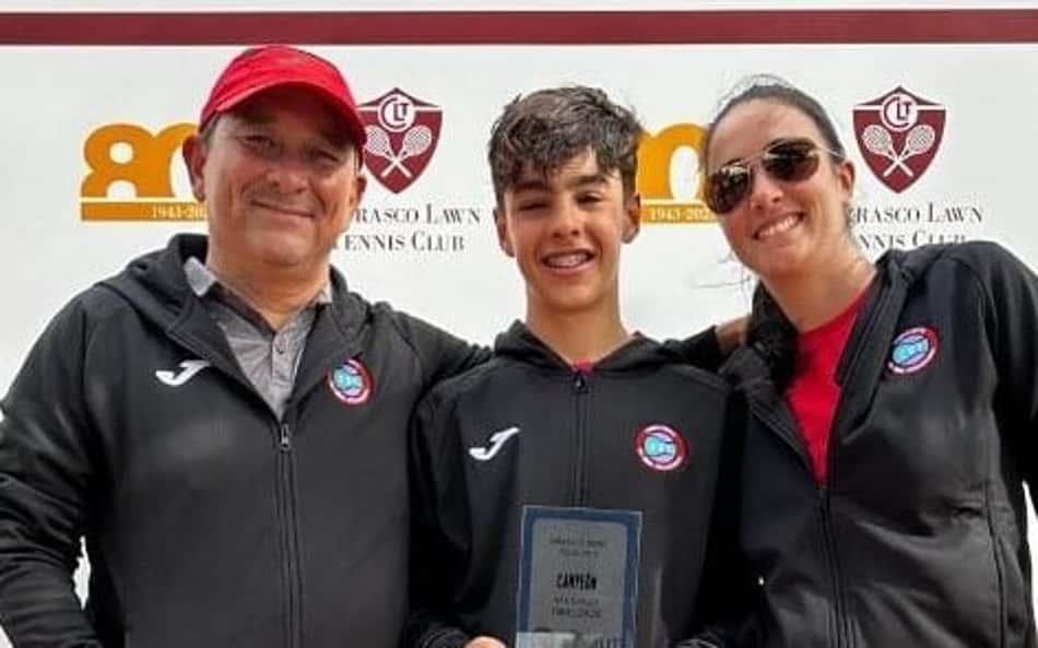 André Bruno é campeão de simples e duplas Cosat em Montevidéu, no Uruguai