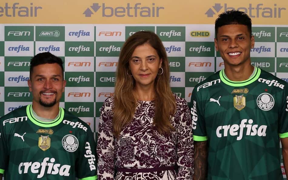 artur_leila_richard_apresentacao_palmeiras-aspect-ratio-512-320